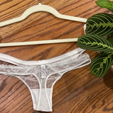 Double sides thong in lace