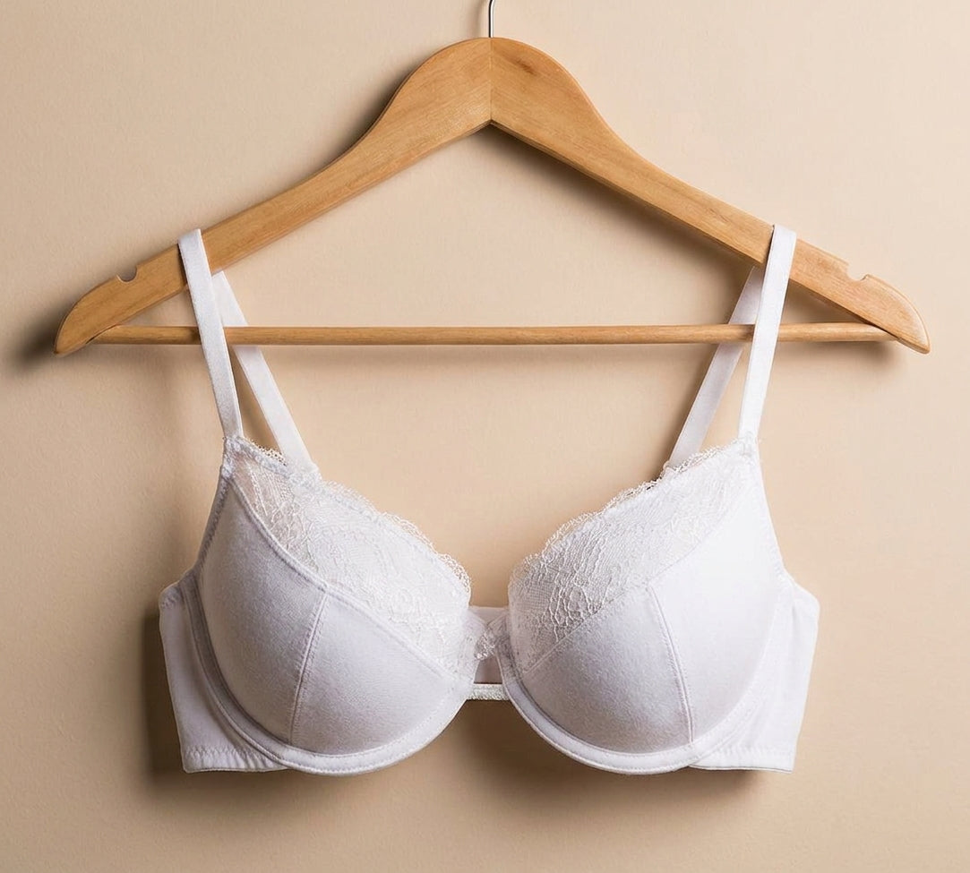 Ivory Lace Lycra Bra: Elegant and Alluring