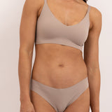 Seamless Invisible Bra – Soft Skin Technology with Removable Cups & Adjustable Straps
