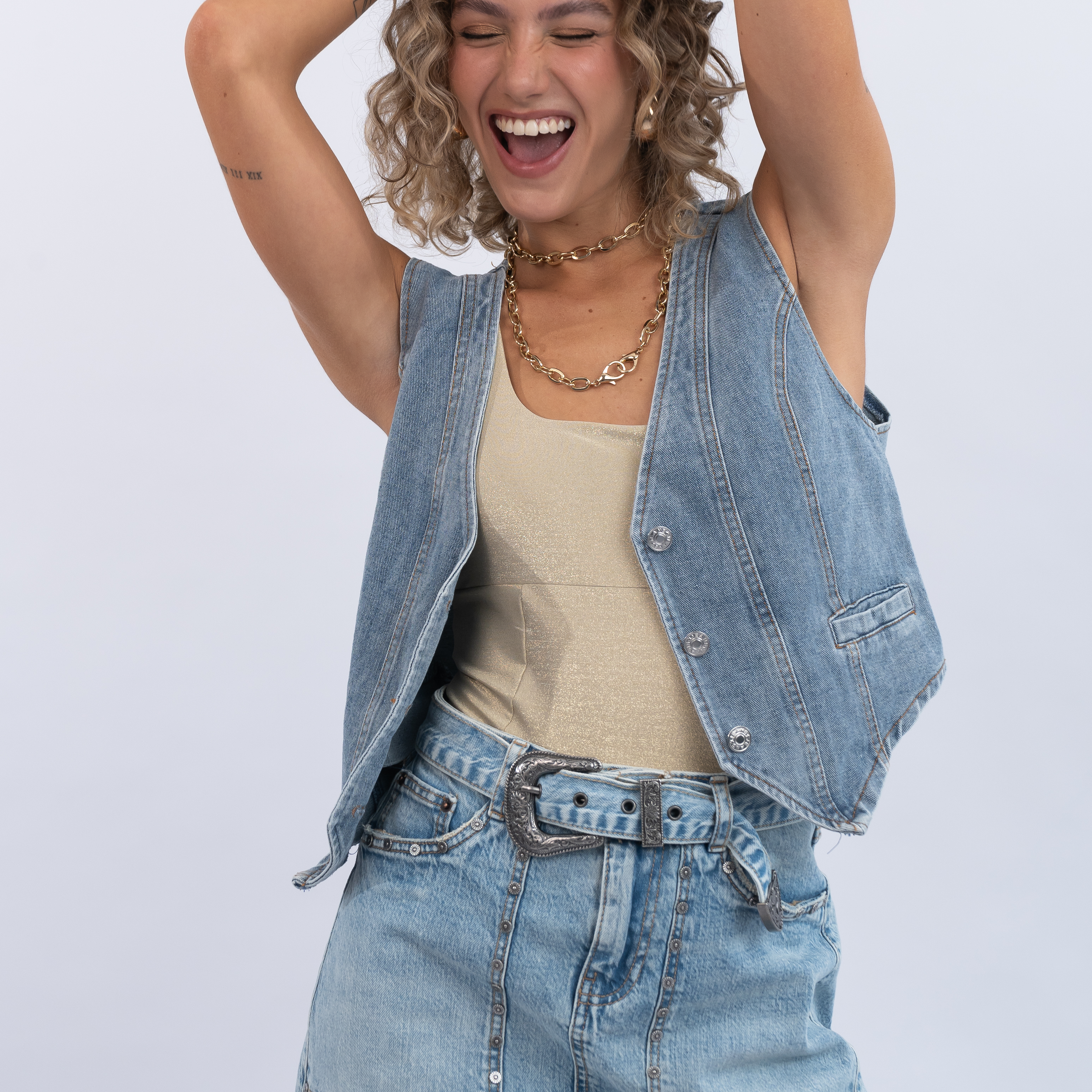 Body Arte – Seamless Shiny Bodysuit for Effortless Everyday Style